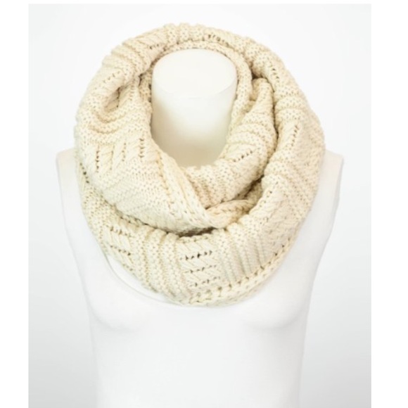 New Ribbed Knit ivory Infinity Scarf - Picture 2 of 3